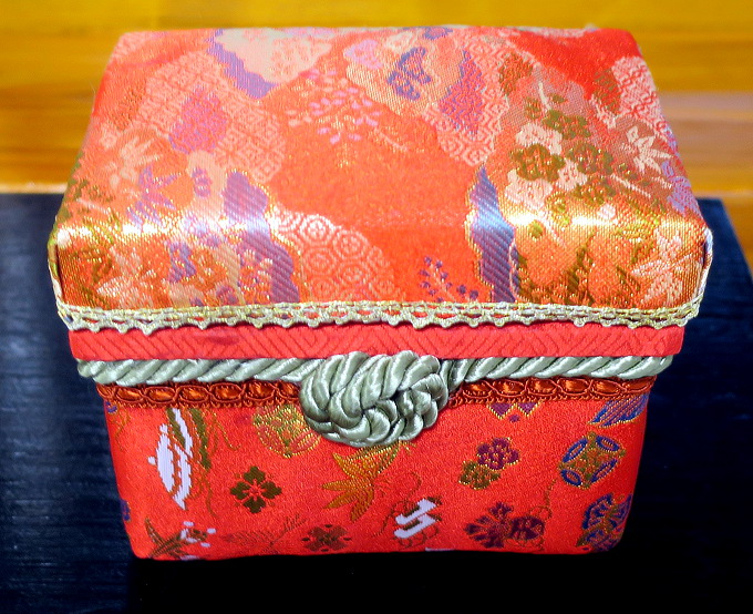 表布：西陣織 内布：綿布　葛飾北斎富士と桜のデザインプリント布